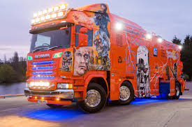 Large-scale sludge removal tanker service